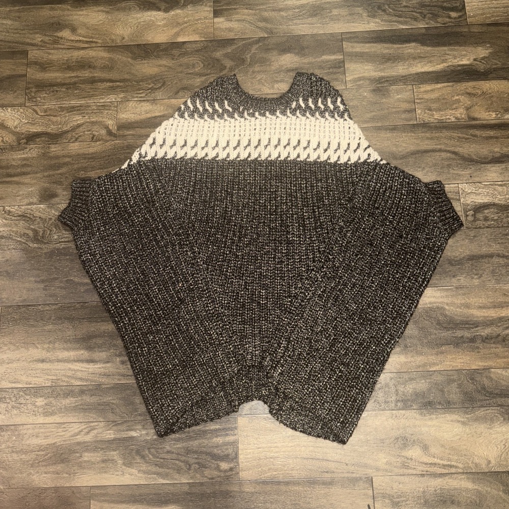 Victoria's Secret Heavy Knit Poncho Shortsleeve Sweater Women's Size XS Grey